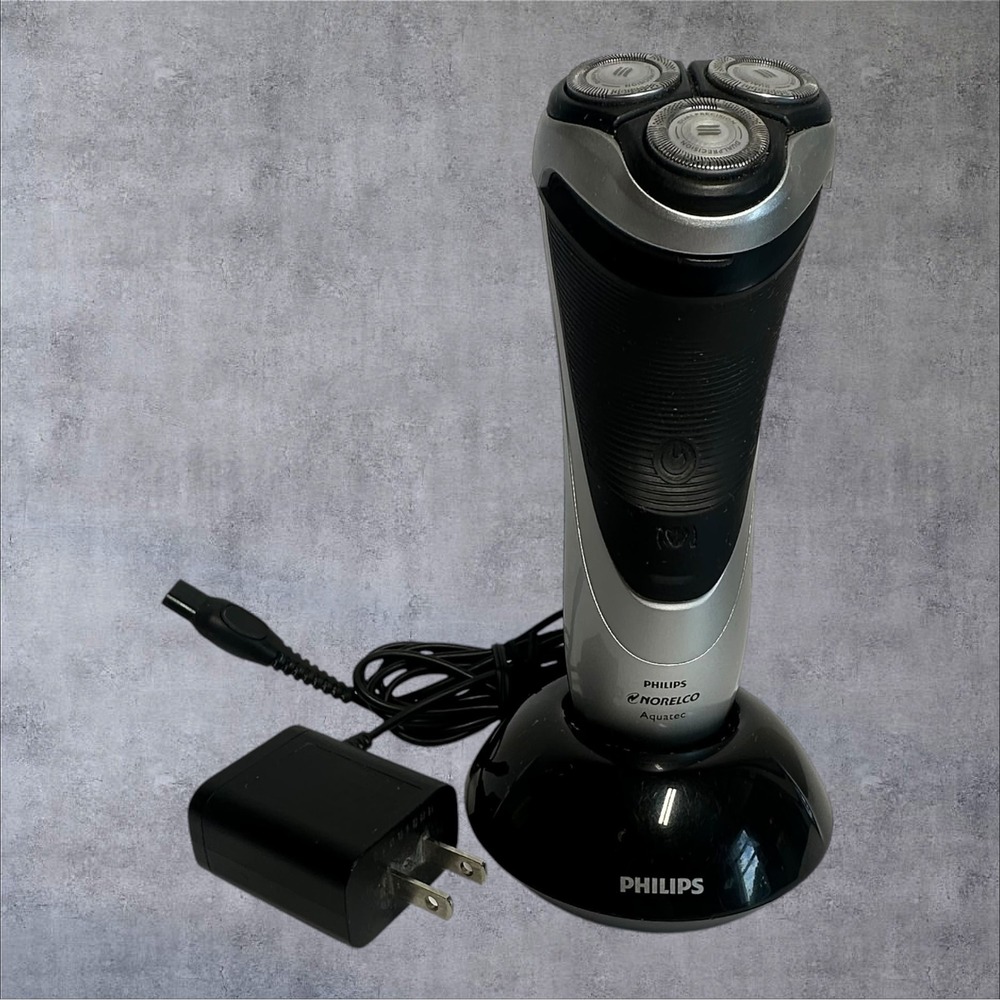 Philips Norelco Aquatec AT815 Electric Shaver Set w/ Charging Cord & Base Works!